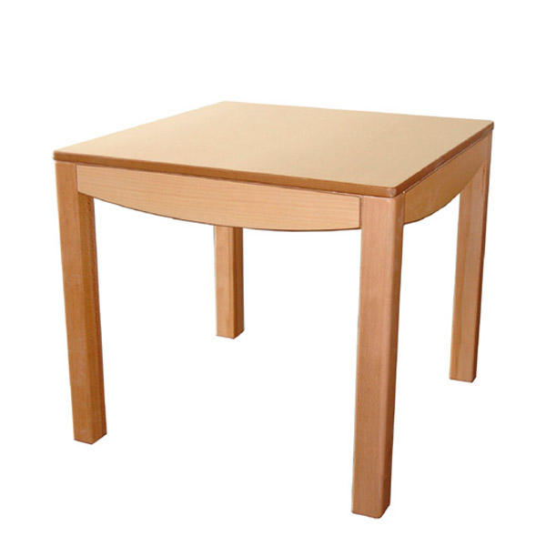 Mesa quadrada de madeira clara com pernas rectas.