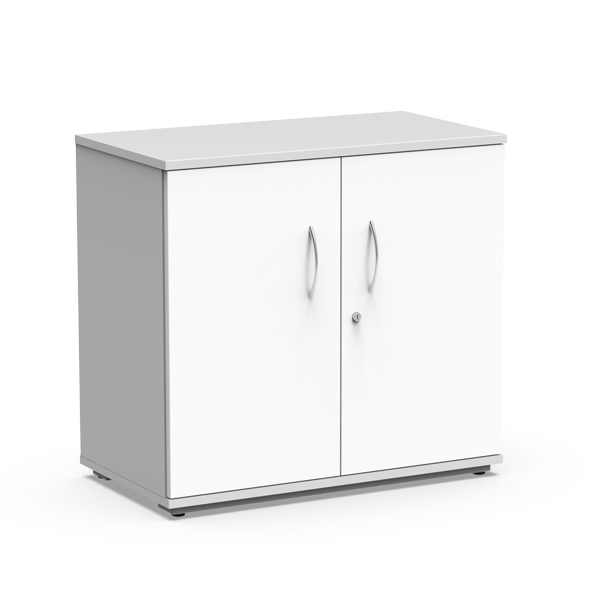 Arm&aacute;rio Atlantic branco com duas portas de abrir, puxadores met&aacute;licos e fechadura.