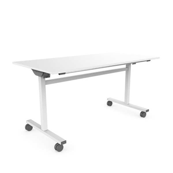 Mesa HT branca com tampo rectangular, estrutura metálica e rodas.
