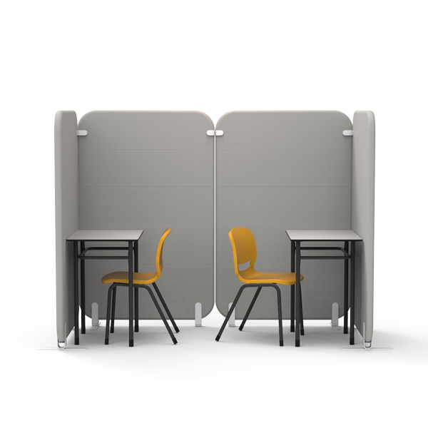 Dois postos de trabalho com mesas pretas e cadeiras amarelas, separados por painéis acústicos MUTE cinzentos.