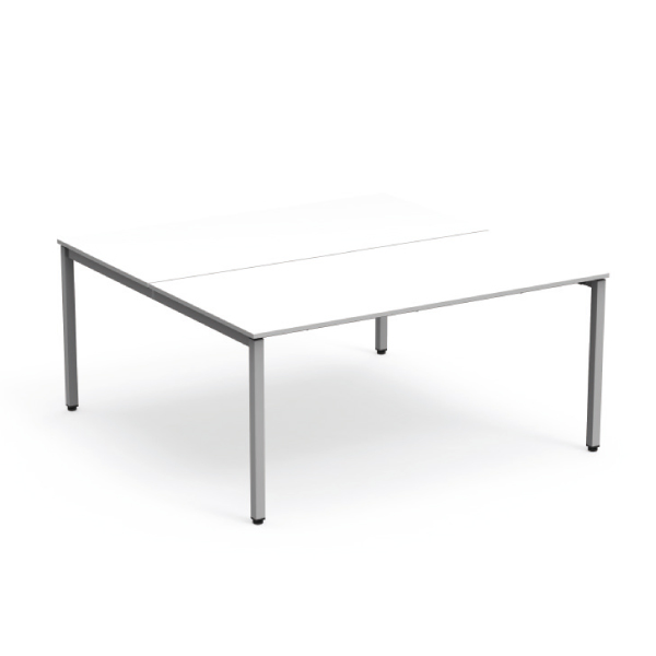 Mesa Atlantic com tampo rectangular branco e pernas metálicas rectas.