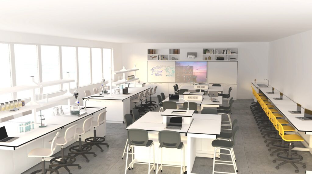Sala de ciências com bancadas brancas, bancos, monitores e cadeiras brancas e amarelas.