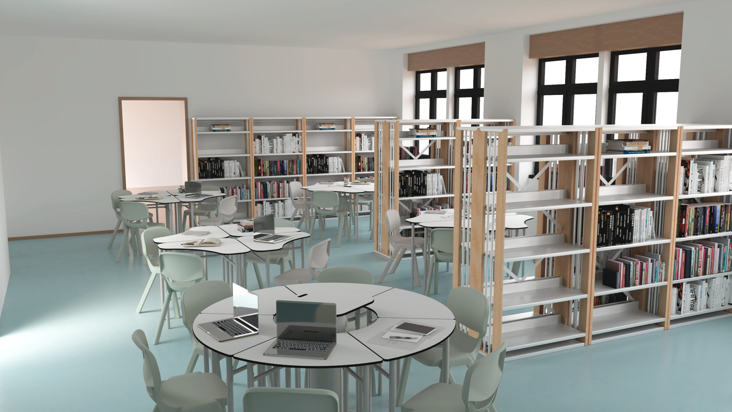 Biblioteca com estantes, mesas redondas, cadeiras e computadores portáteis.