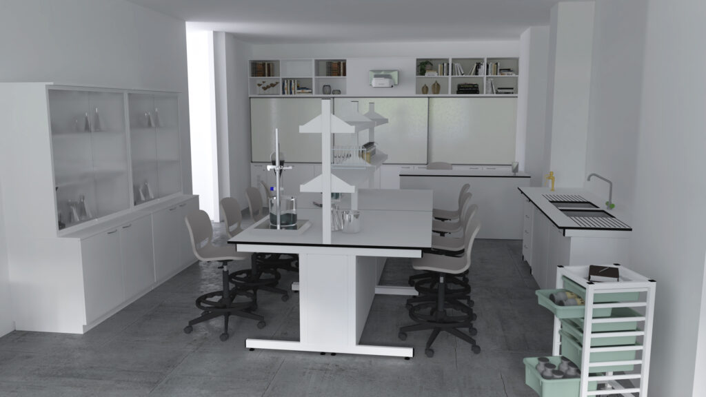 Laboratório com bancadas brancas, bancos, estantes com material de vidro e carro de arrumação verde.