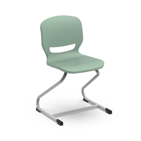 Cadeira verde com abertura no encosto e estrutura metálica cinzenta em patim.