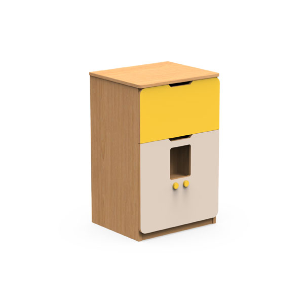 Frigorífico de brincar em tom de madeira clara, com dispensador na porta e painel superior amarelo.