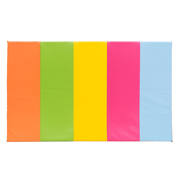 Tapete rectangular dividido em cinco faixas: laranja, verde, amarelo, rosa e azul.