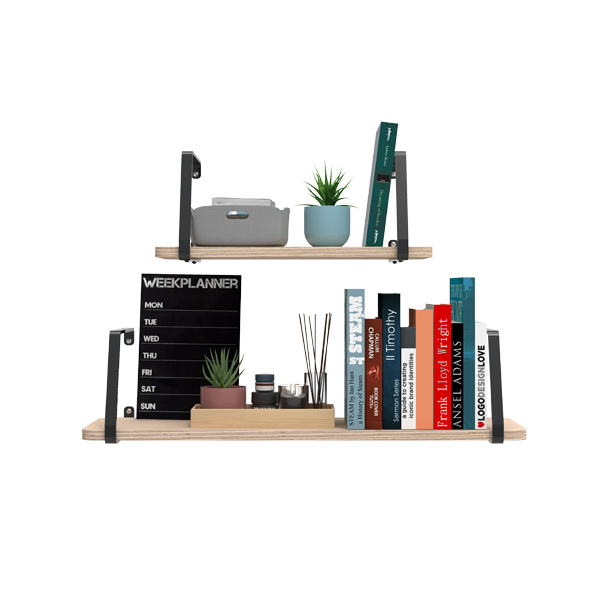 Duas prateleiras suspensas com livros, plantas e objectos decorativos.